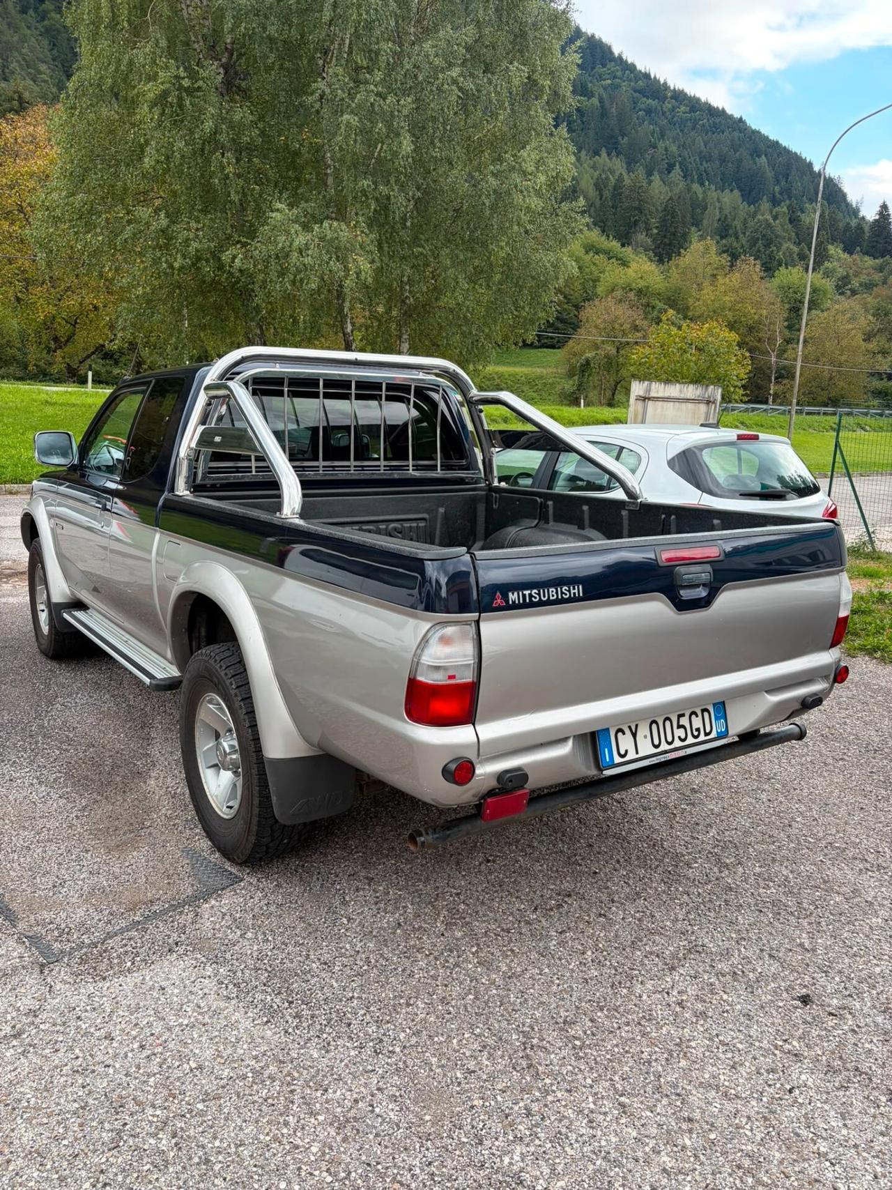 Mitsubishi L200 2.5 TD cat 4WD Club Cab Instyle