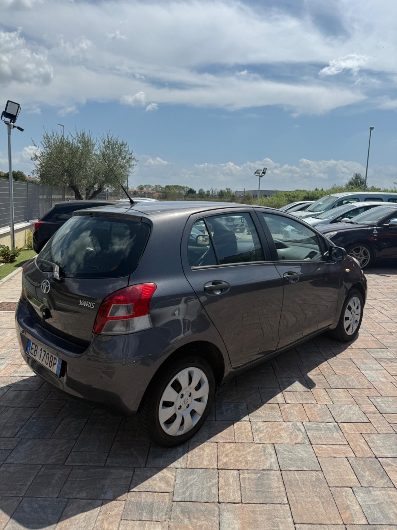 Toyota Yaris 1.0 5 porte