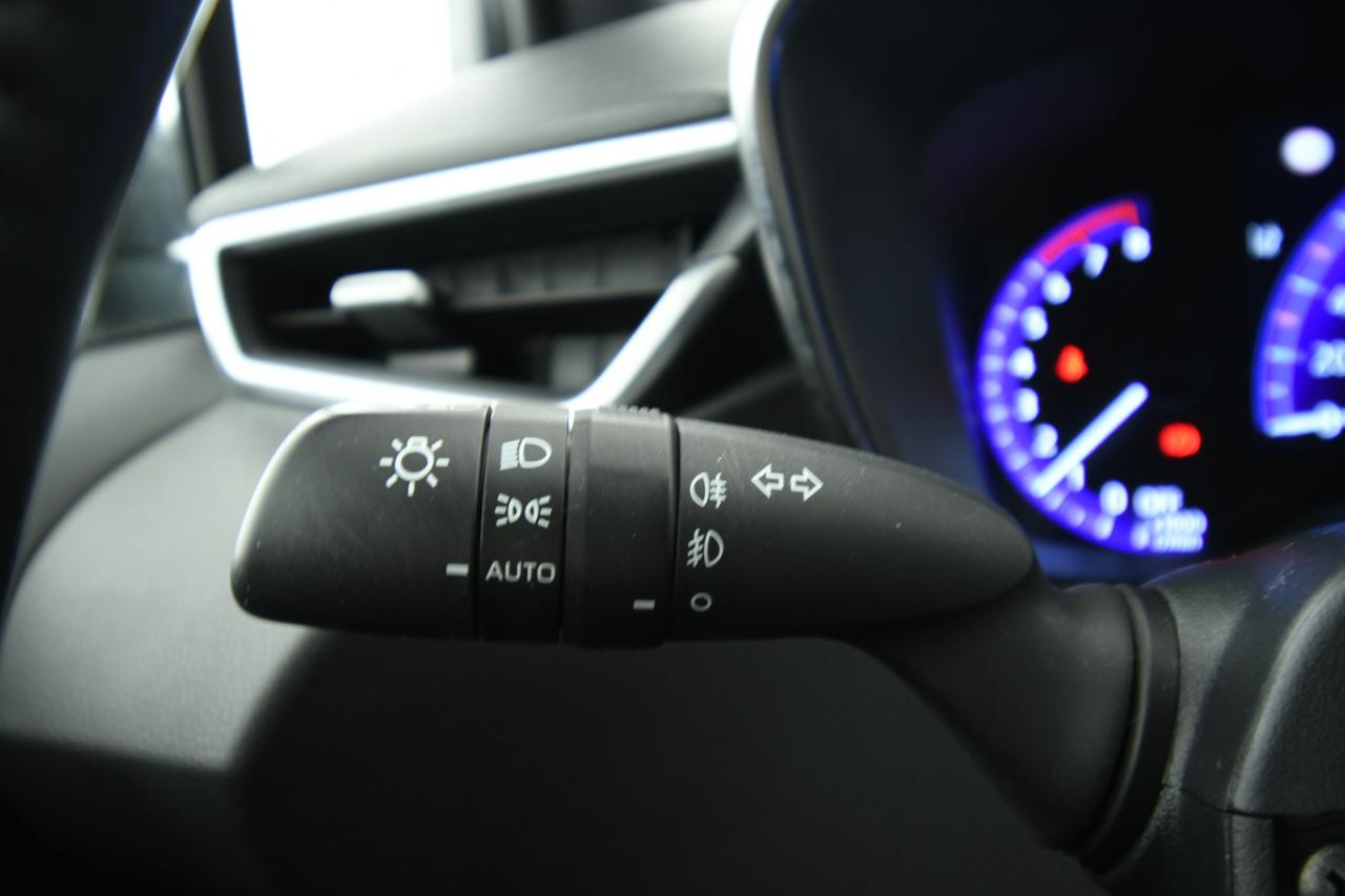 TOYOTA Corolla 2.0h Style cvt CAMERA+ACC+LED+C17"