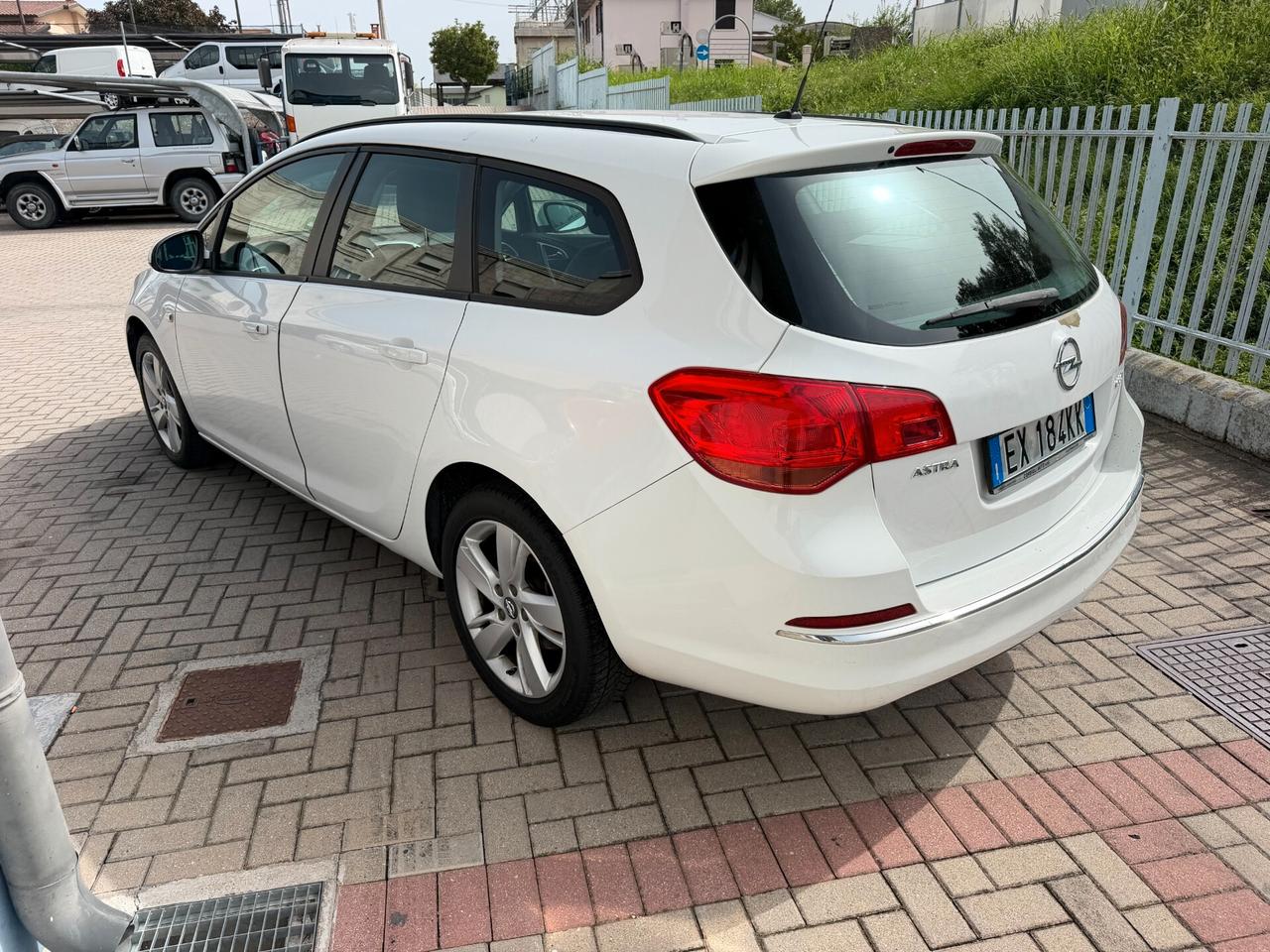 Opel Astra 2.0 CDTI 165CV Sports Tourer Business