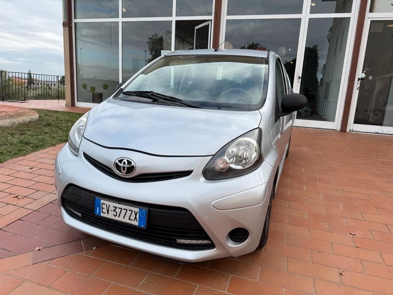 Toyota Aygo 1.0 12V VVT-i 3 porte Lounge Connect da 100 euro al mese