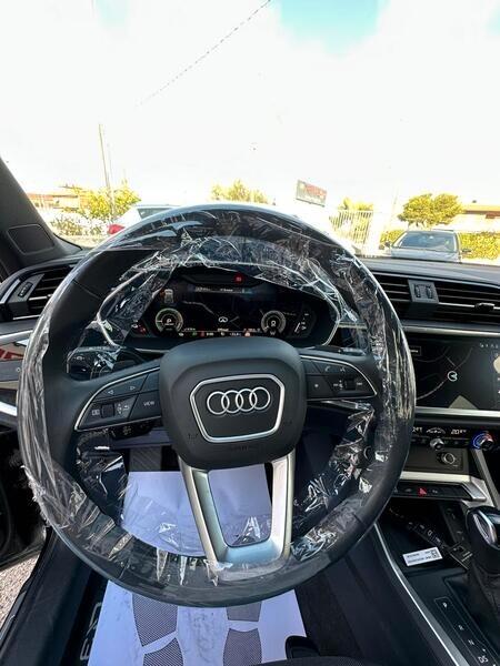 Audi Q3 45 TFSI e S tronic Line Identity Black