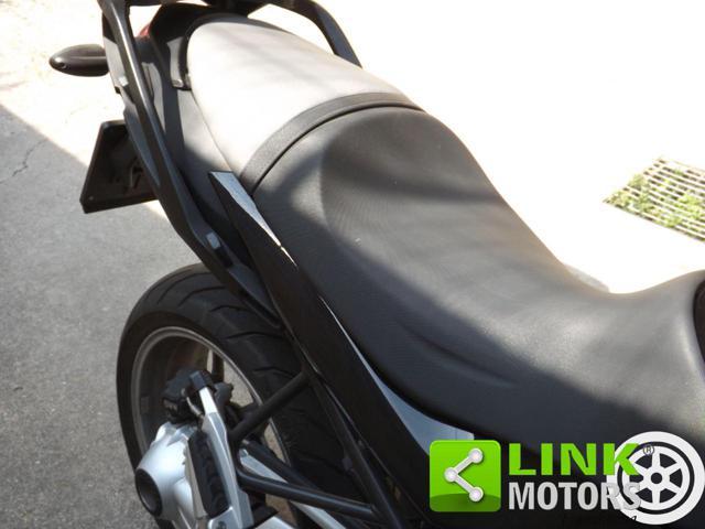 BMW R 1200 R anno 2008 con valigie laterali BMW originali