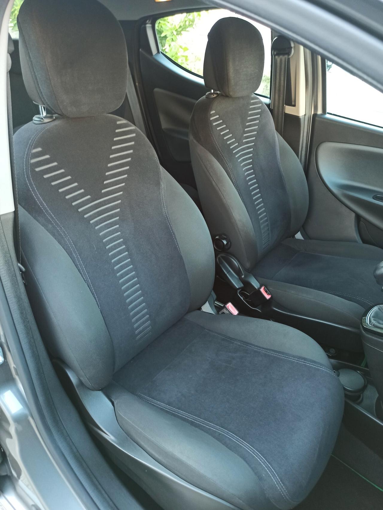 Lancia Ypsilon 1.2 69 CV 5 porte S&S Gold