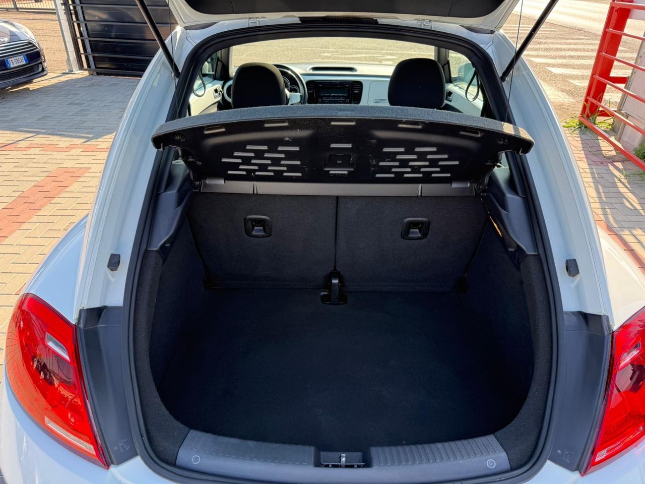 Volkswagen Maggiolino 1.6TDI 105CV TETTO APRIBILE
