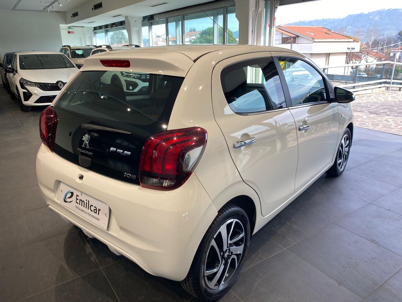 Peugeot 108 PureTech 82 5 porte Allure