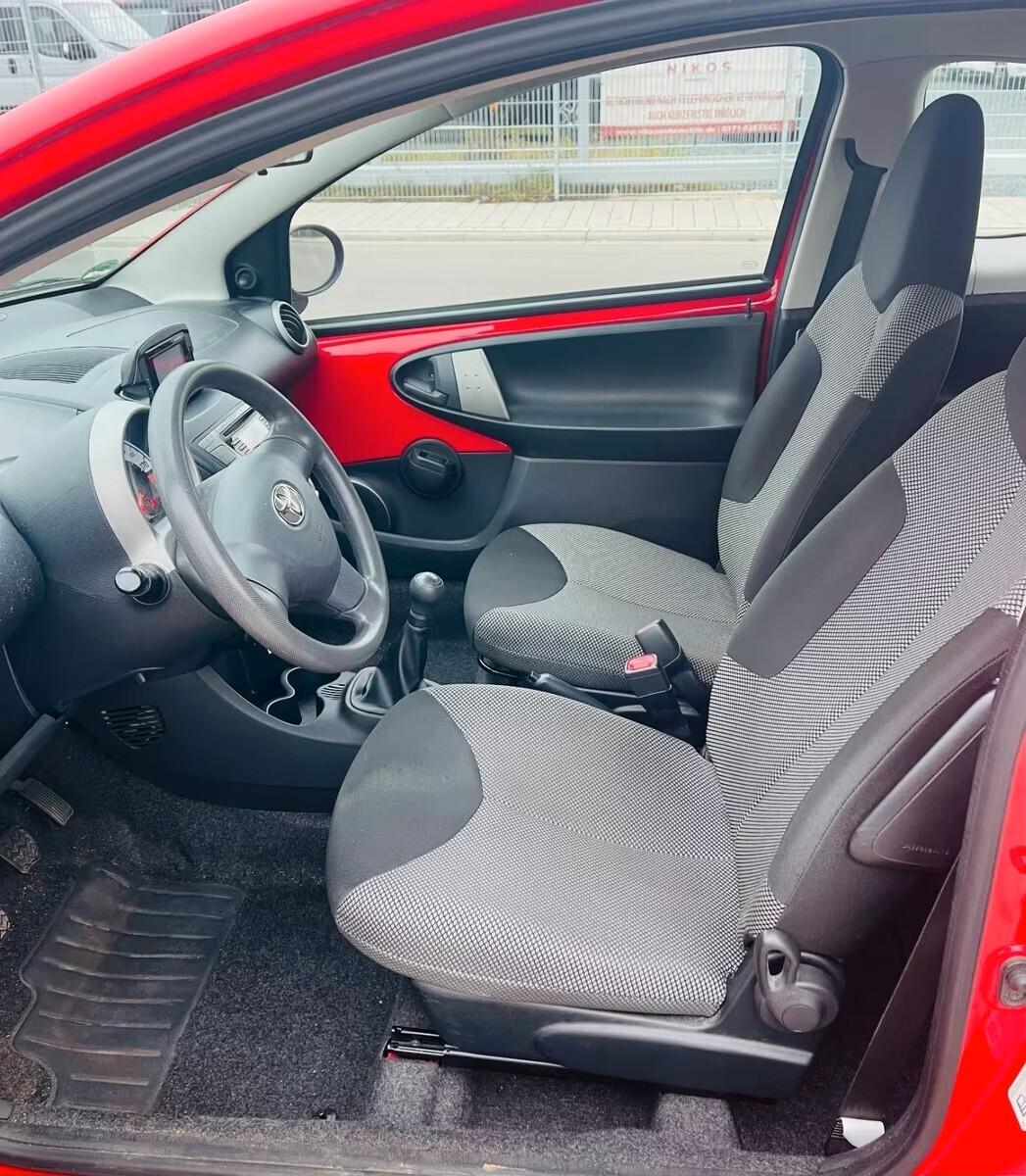 Toyota Aygo 1.0 12V VVT-i 3 porte Active Connect ok neo patentati