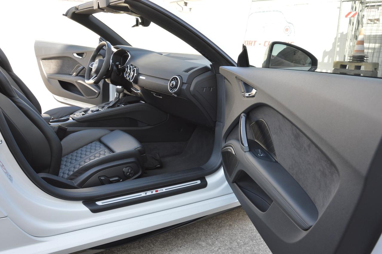 Audi TT RS Roadster 2.5 TFSI quattro S tronic