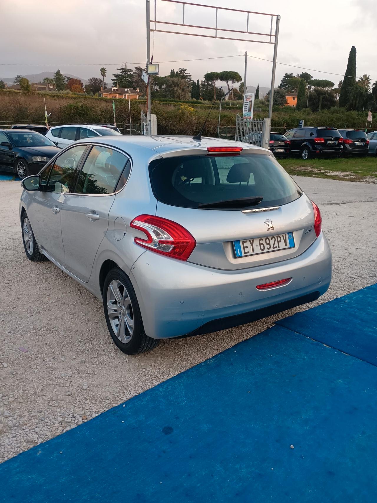 Peugeot 208 1.4 HDi 68 CV 5 porte Allure