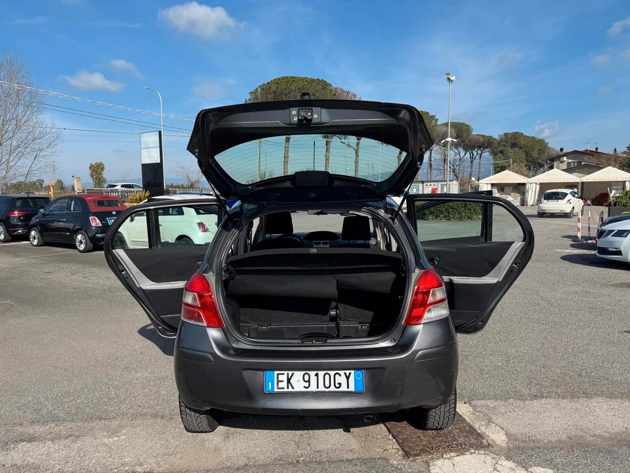 Toyota Yaris 1.3 BENZ 5P SOL KM 72000 - 2011