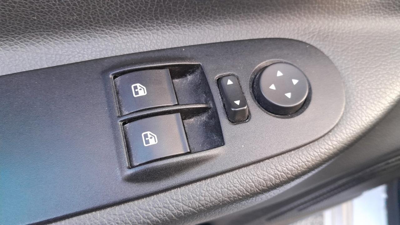 Lancia Ypsilon 1.2 69 CV Unyca