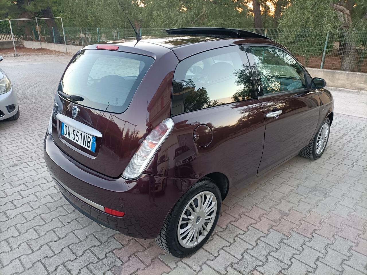 Lancia Ypsilon 1.3 MJT 75 CV Platino/tetto apribile