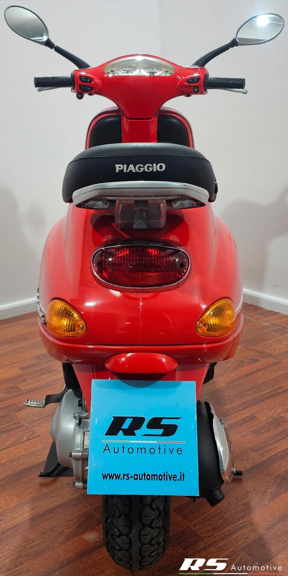 Piaggio Vespa 50 ET2 Coca cola