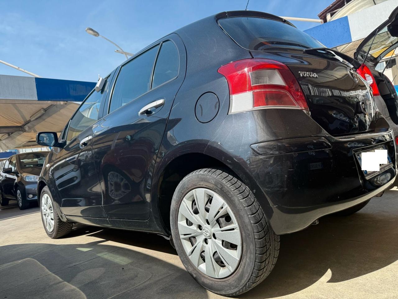 TOYOTA YARIS 1,3 BENZ.