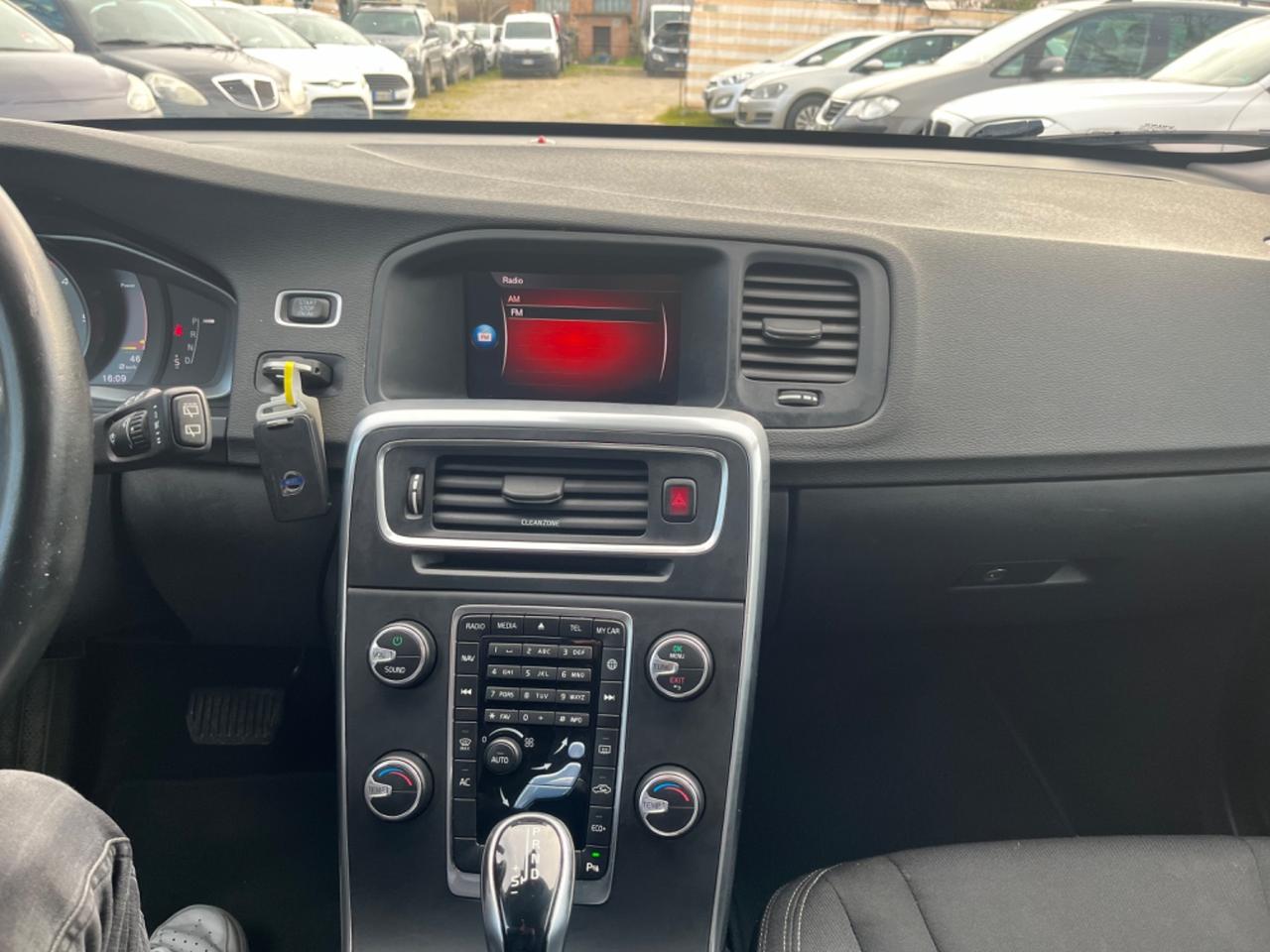 Volvo V60 D3 Geartronic R-design 2018 2.0 DIESEL 108.000 KM