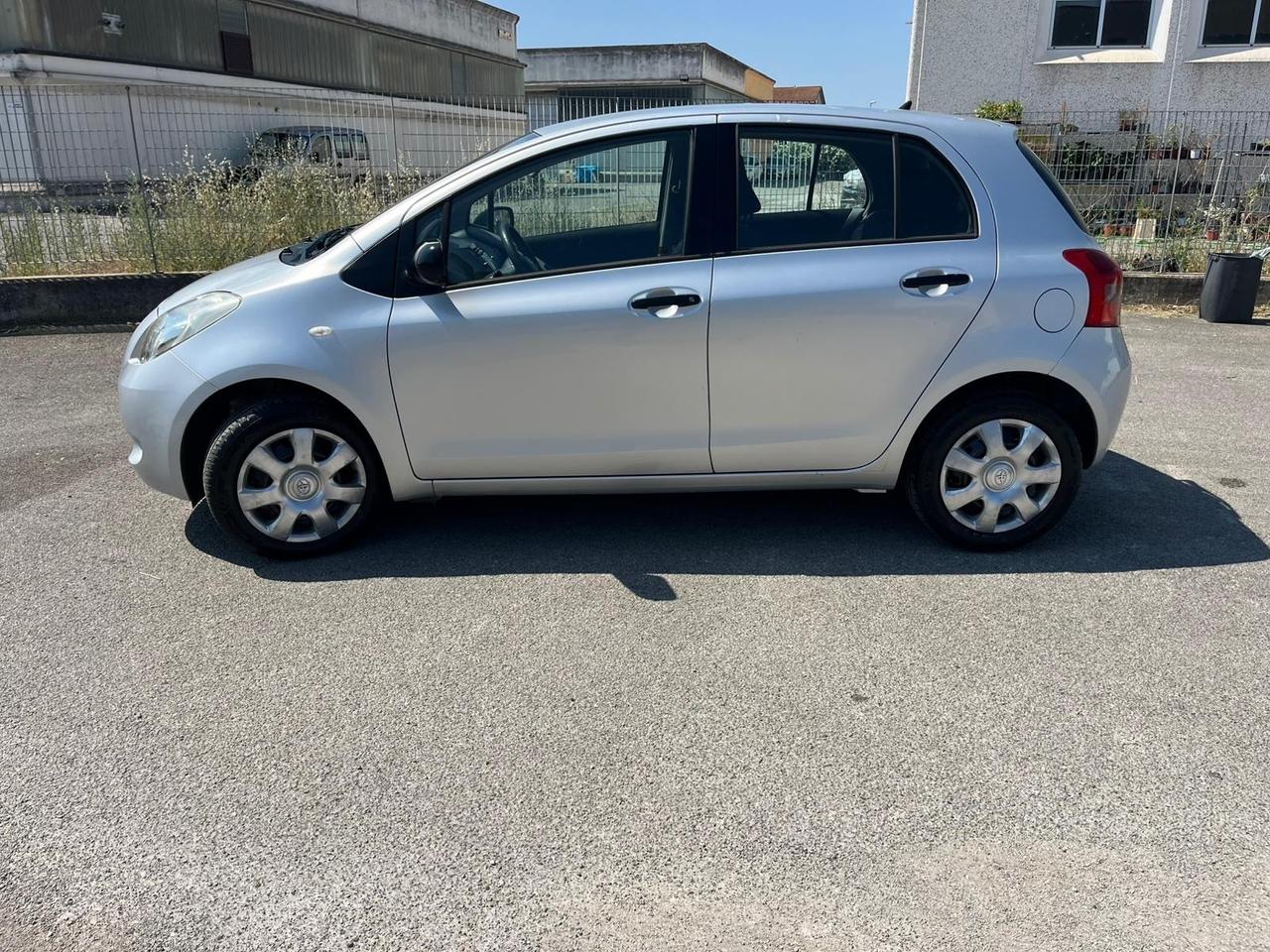 Toyota Yaris 1.0 5 porte Now