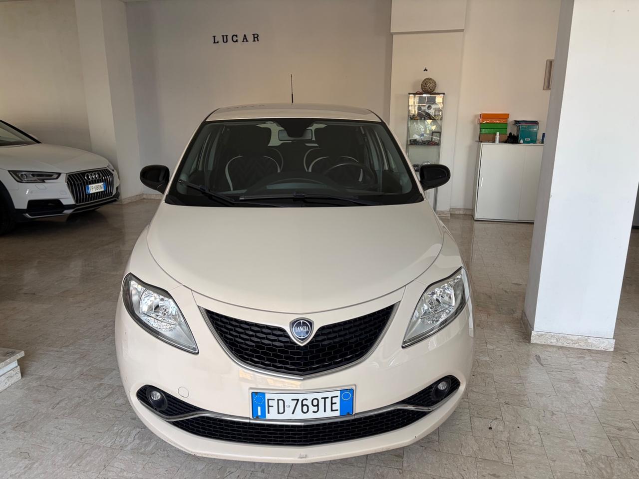 LANCIA YPSILON 1.2 69 CV 5 PORTE PLATINUM