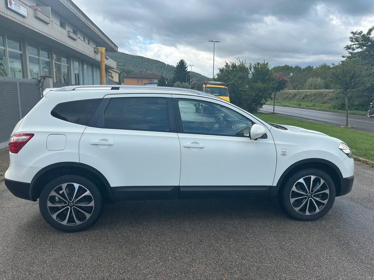 Nissan Qashqai Qashqai+2 2.0 dCi DPF 4WD aut. n-tec solo 80.000 km !!