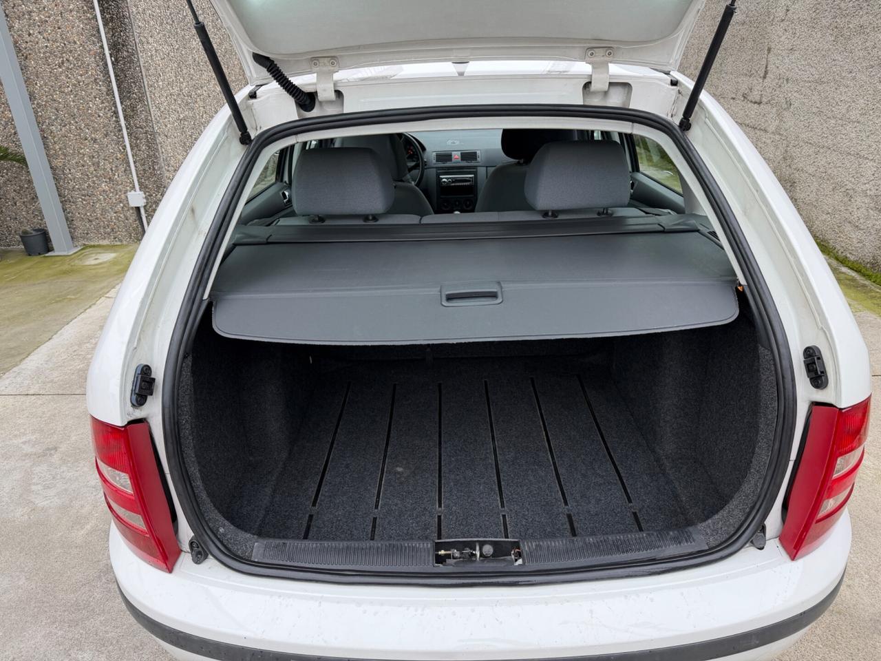 Skoda Fabia 1.4 benzina euro4 neopatentati spaziosoa