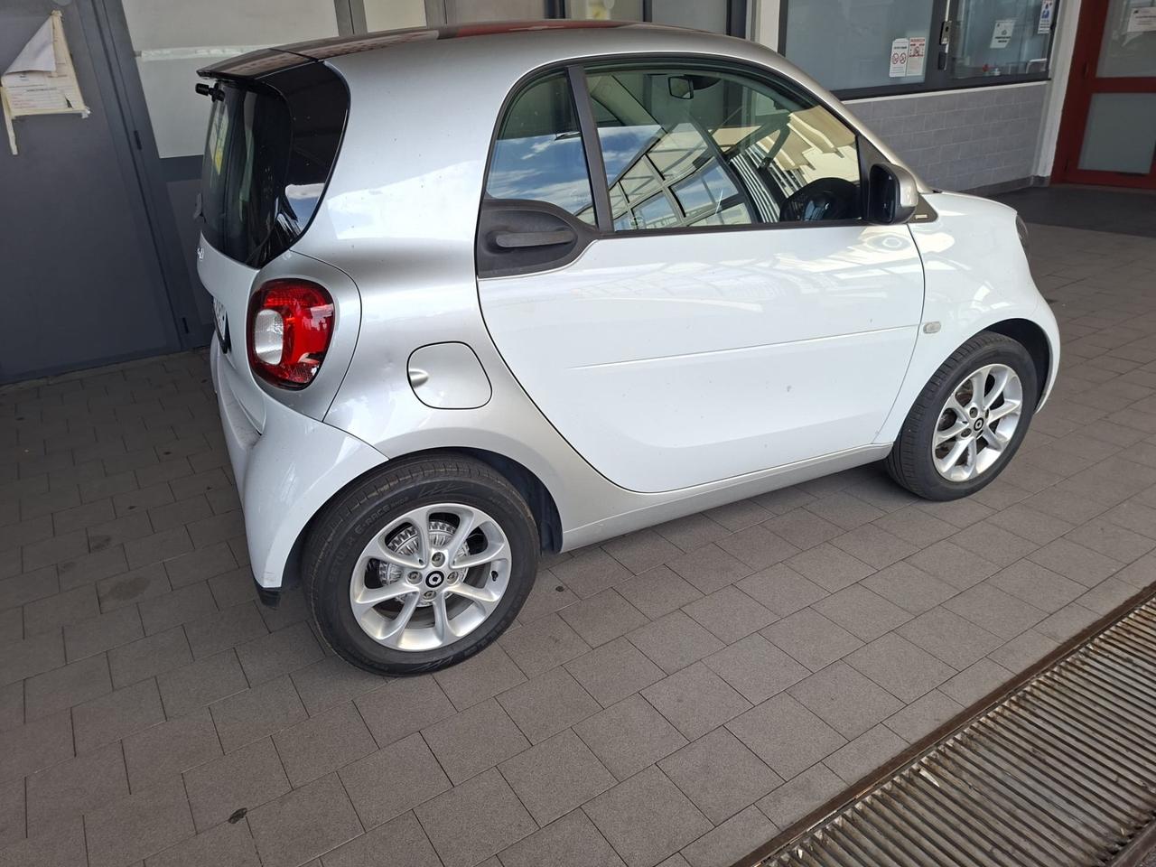 SMART BENZINA CAMBIO AUTOMATICO 2019 KM 60000 PREZZO 13500