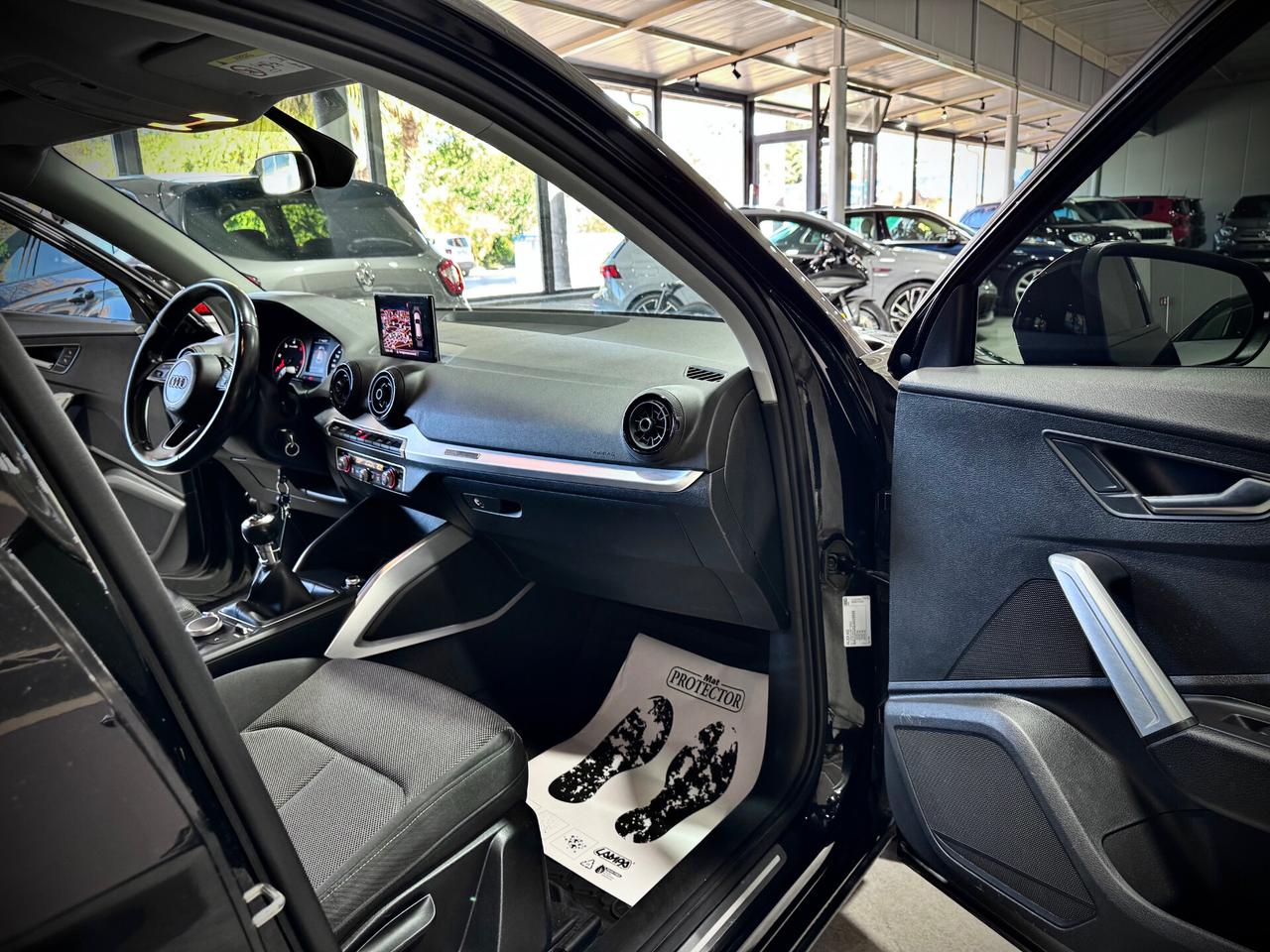 Audi Q2 1.6 TDI 116CV Identity Black