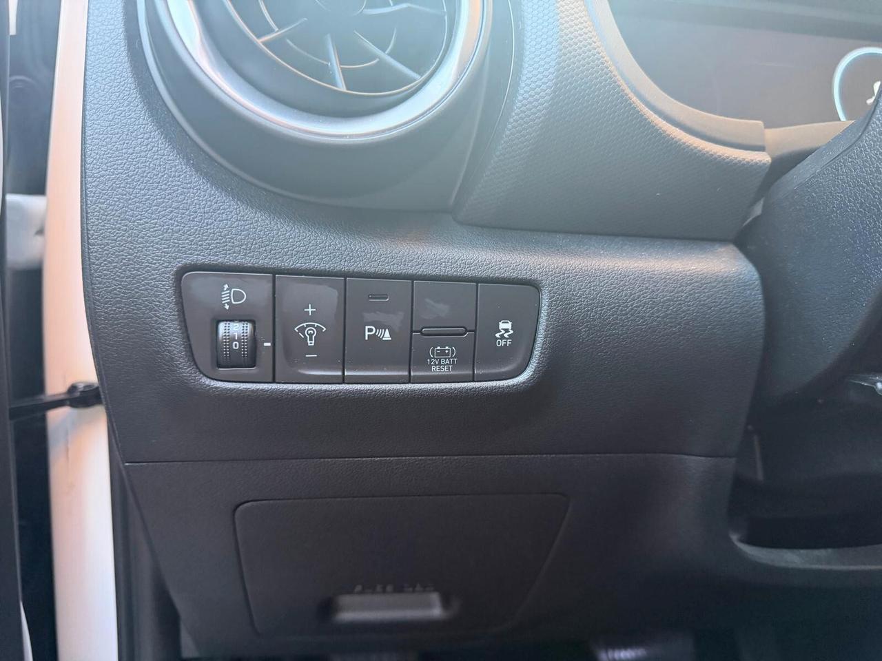 Hyundai Kona HEV 1.6 DCT full hybrid 142 cv