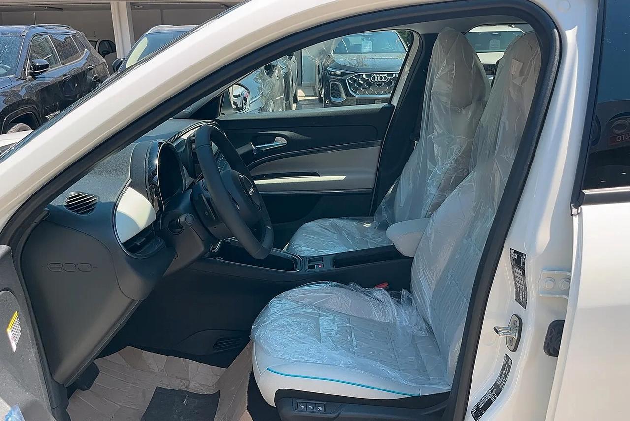 Fiat 600 Hybrid 110 CV DCT MHEV La Prima