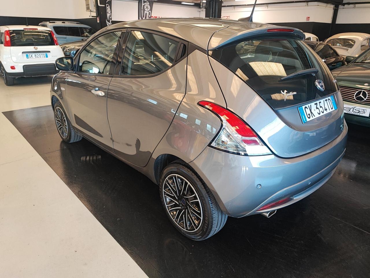 Lancia Ypsilon 1.0 FireFly 5 porte S&S Hybryd Gold