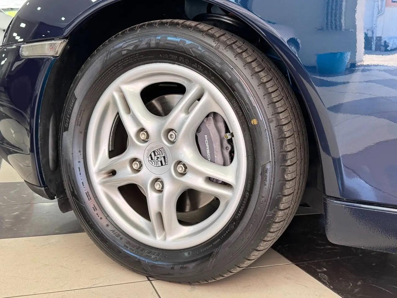 Porsche Boxster 2.5i 24V cat