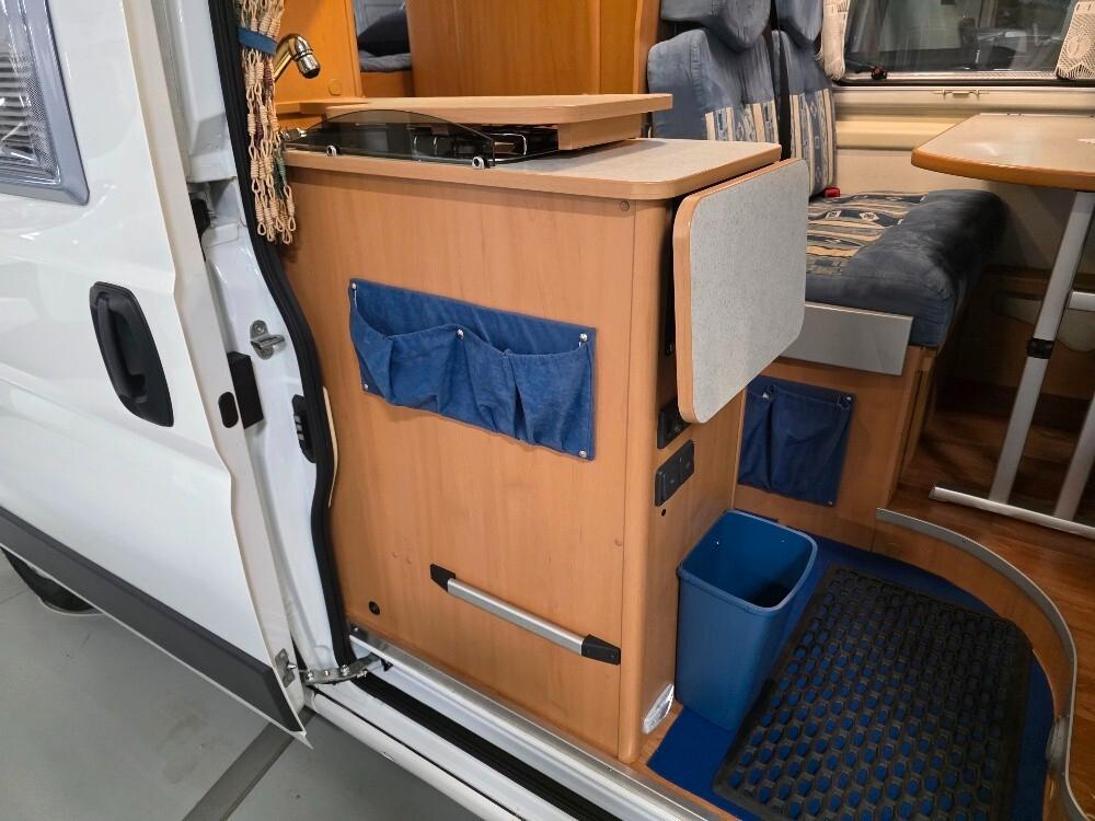 CAMPER VAN ROLLER TEAM LIVINGSTONE