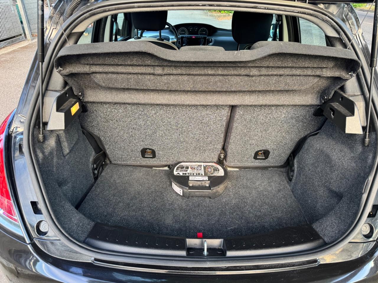 Lancia Ypsilon 1.3 MJT 95 cv neopaten garanzia 12 mesi
