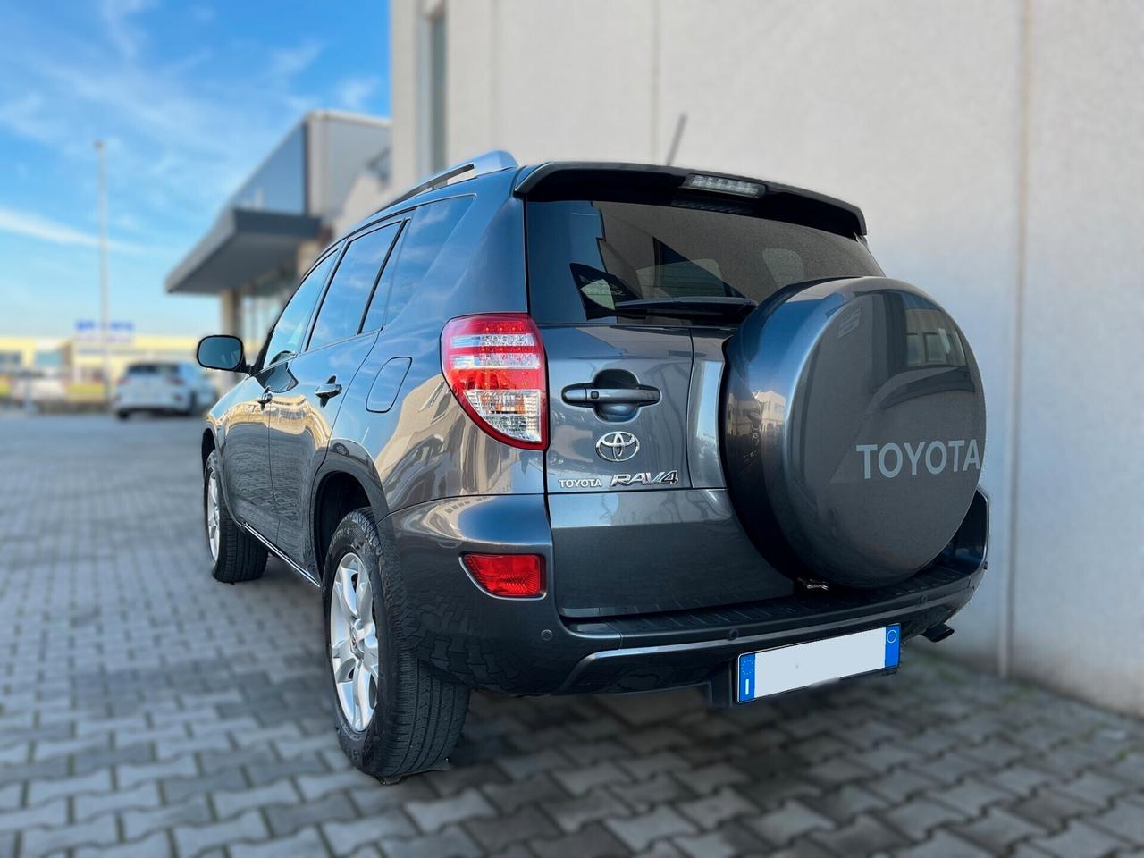 Toyota RAV 4 RAV4 2.2 D-4D 150 CV DPF Luxury (4X4 EURO 5)