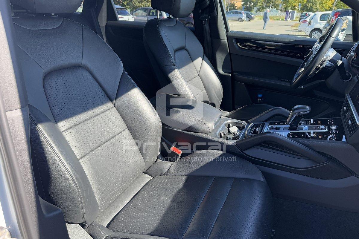 PORSCHE Cayenne 3.0 V6