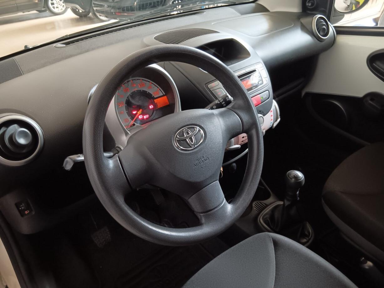 Toyota Aygo X-Cool 1.0 (68 cv)