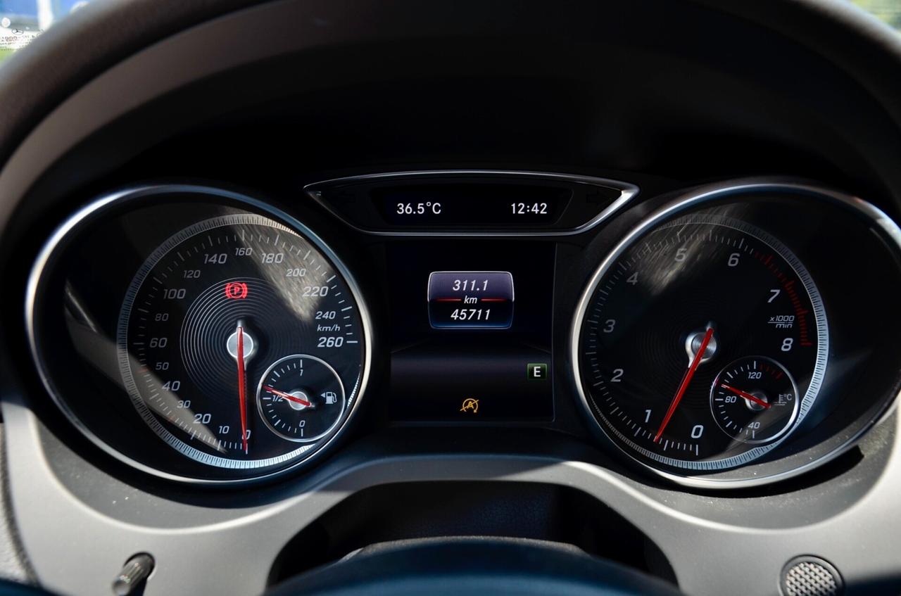 MERCEDES-BENZ GLA 200 SPORT 156cv MANUALE, EURO 6B, UFF ITALIANA, FULL LED HIGH BEAM, RETROCAMERA, NAVI, 19", PERMUTE