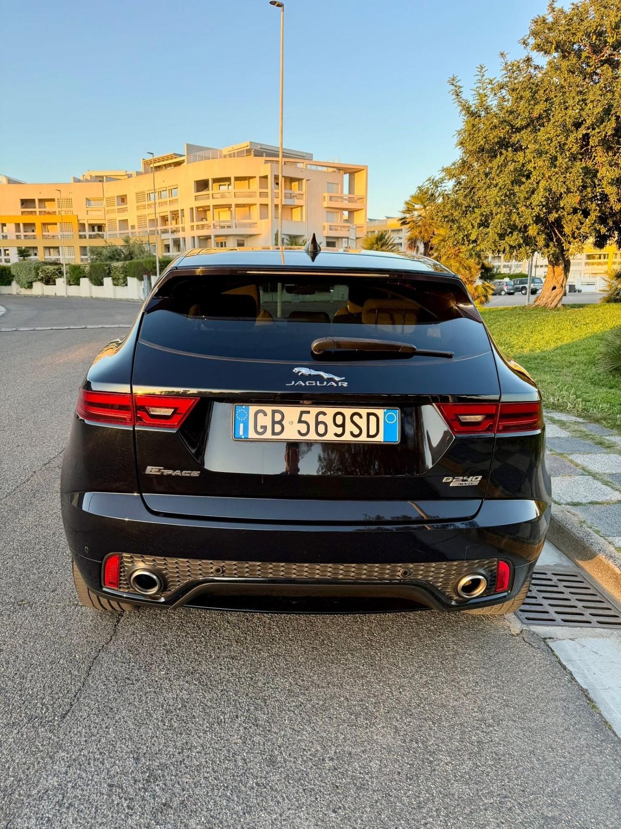 Jaguar E-Pace 2.0D 240 CV R-Dynamic-Anche Permuta-Garanzia