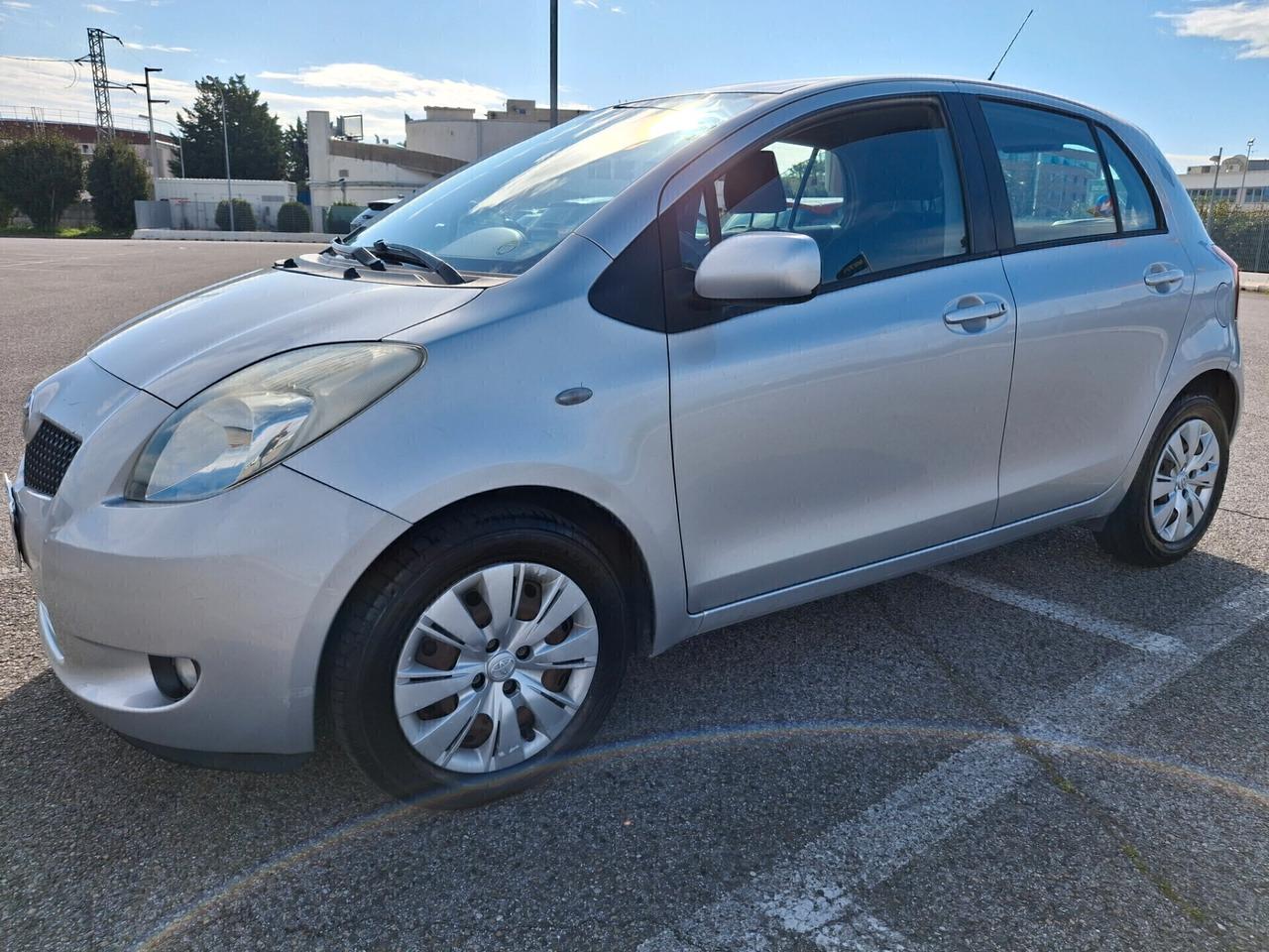 Toyota Yaris 1.3 Benzina-5 Porte-OK NEOPATENTATI.