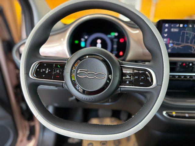 FIAT 500e Berlina 42 kWh La Prima 320