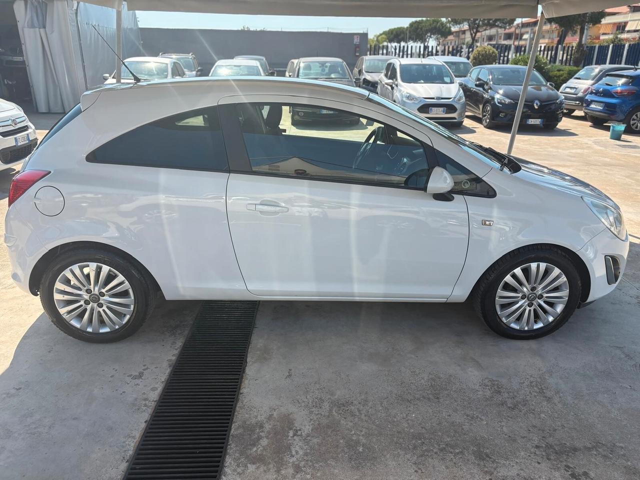 Opel Corsa 1.2 3 porte b-color