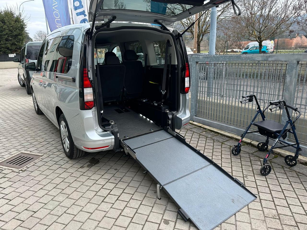 Volkswagen Caddy 1.5 TSI 114 CV DSG Life CON PEDANA TRASPORTO CARROZZINA