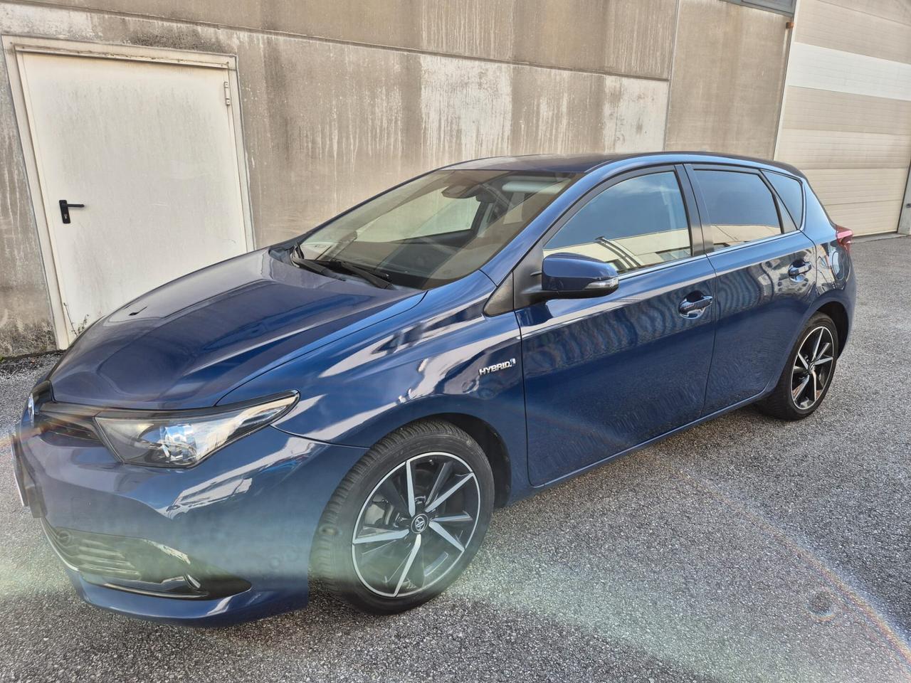 Toyota Auris Touring Sports 1.8 Hybrid Black Edition