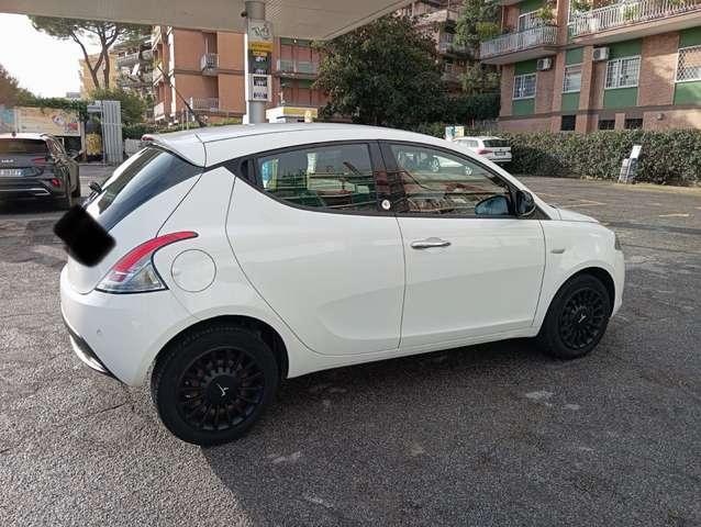 Lancia Ypsilon 1.2 8v Silver ecochic Gpl 69cv E6