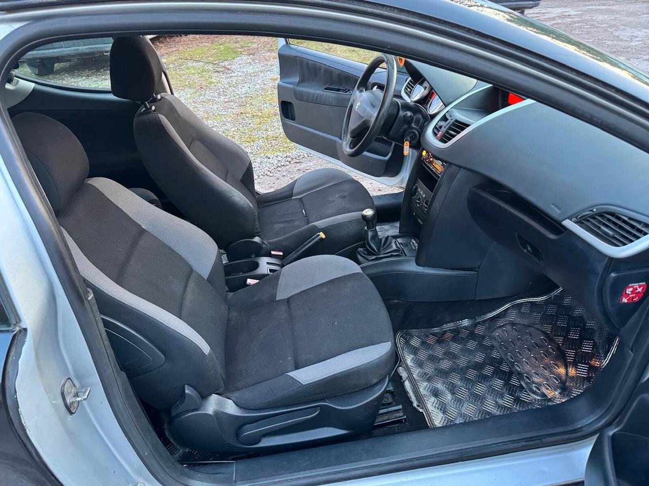 Peugeot 207 1.4 HDi 70CV 3p. ONE Line