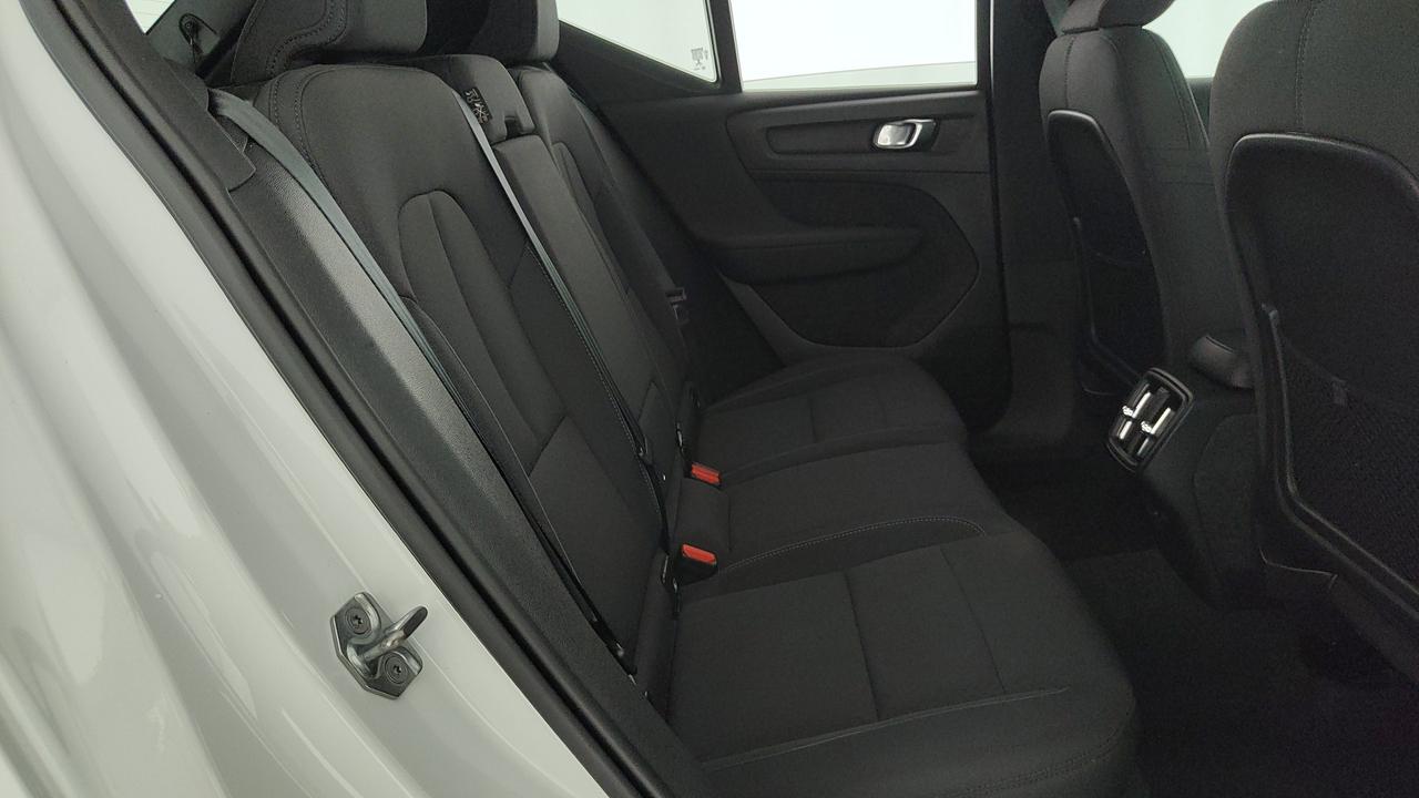 VOLVO XC40 2.0 b4 Momentum awd auto my21