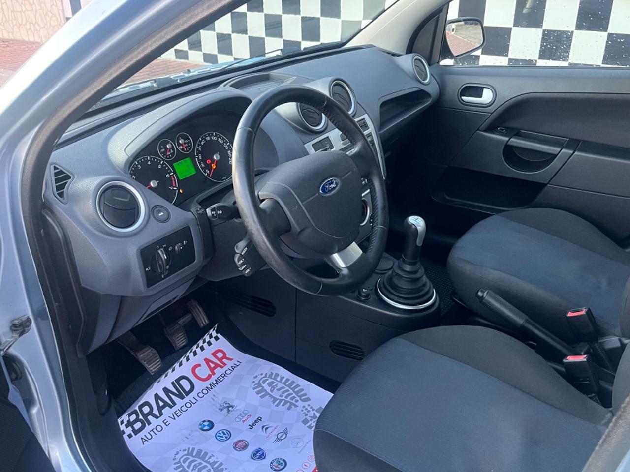 Ford Fiesta 1200 5p. Ghia Unipro 2007