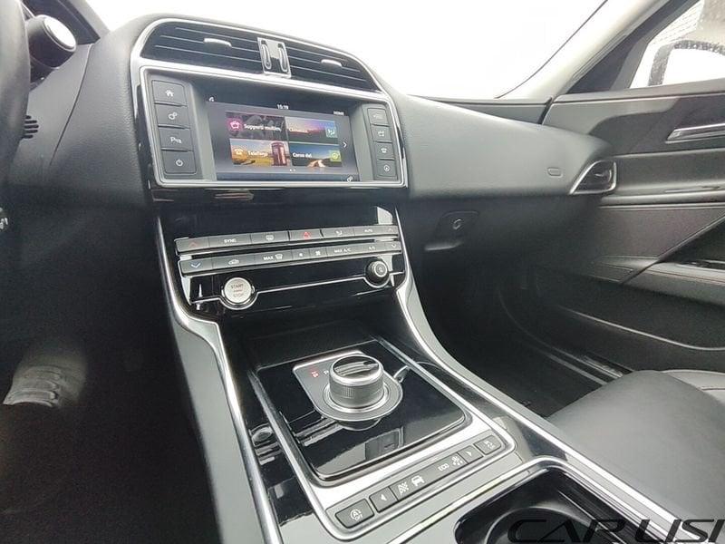 Jaguar XE 2.0 D 180 CV aut. Prestige