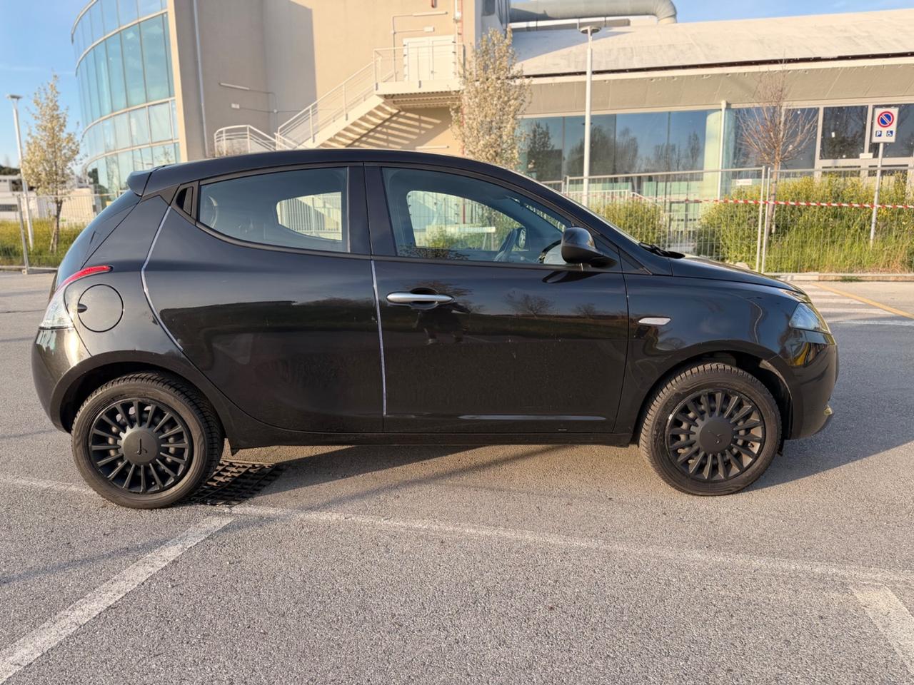 Lancia Ypsilon 1.0 FireFly 5 porte S&S Hybrid Alberta Ferretti