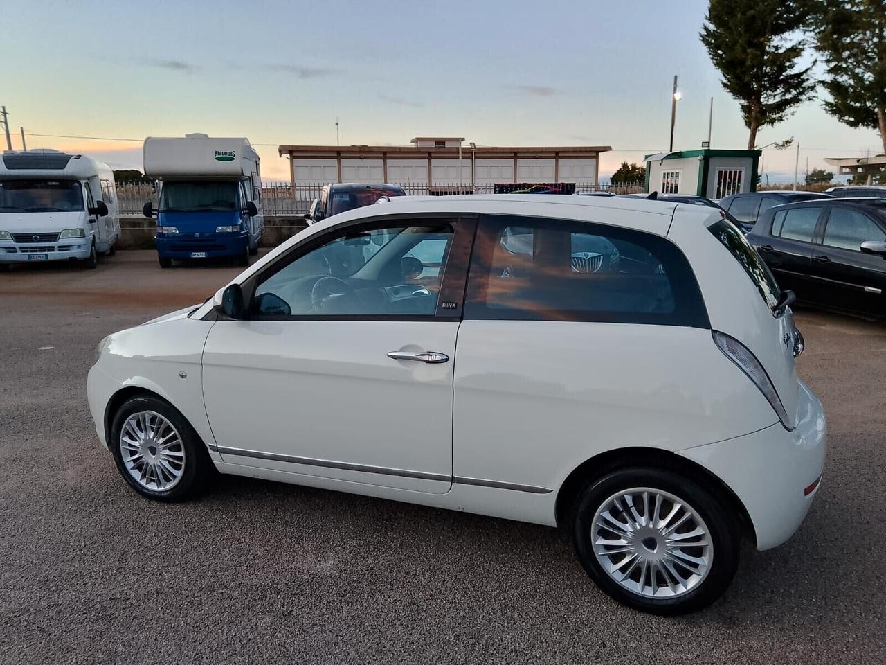 Lancia Ypsilon 1.3 MJT 75 CV Diva