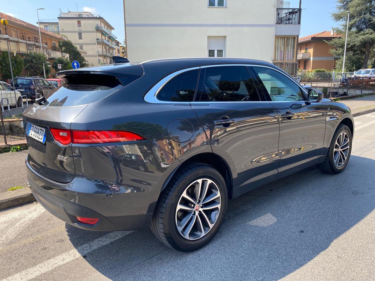 Jaguar F-Pace 2.0 D 180 CV AWD aut. R-Sport