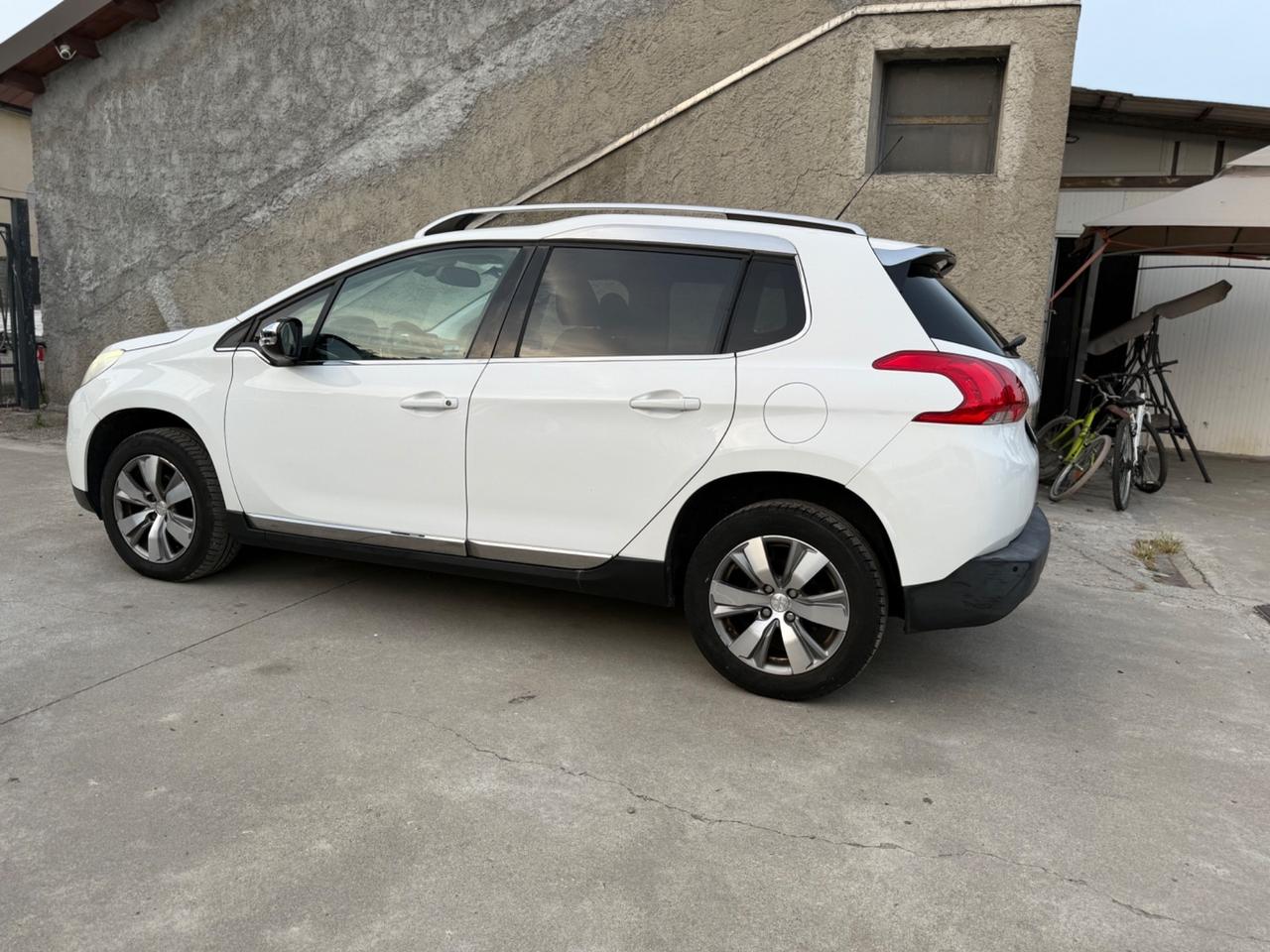 Peugeot 2008 BlueHDi 100 S&S Allure